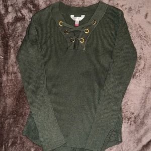 Green, soft, shapes around waist.